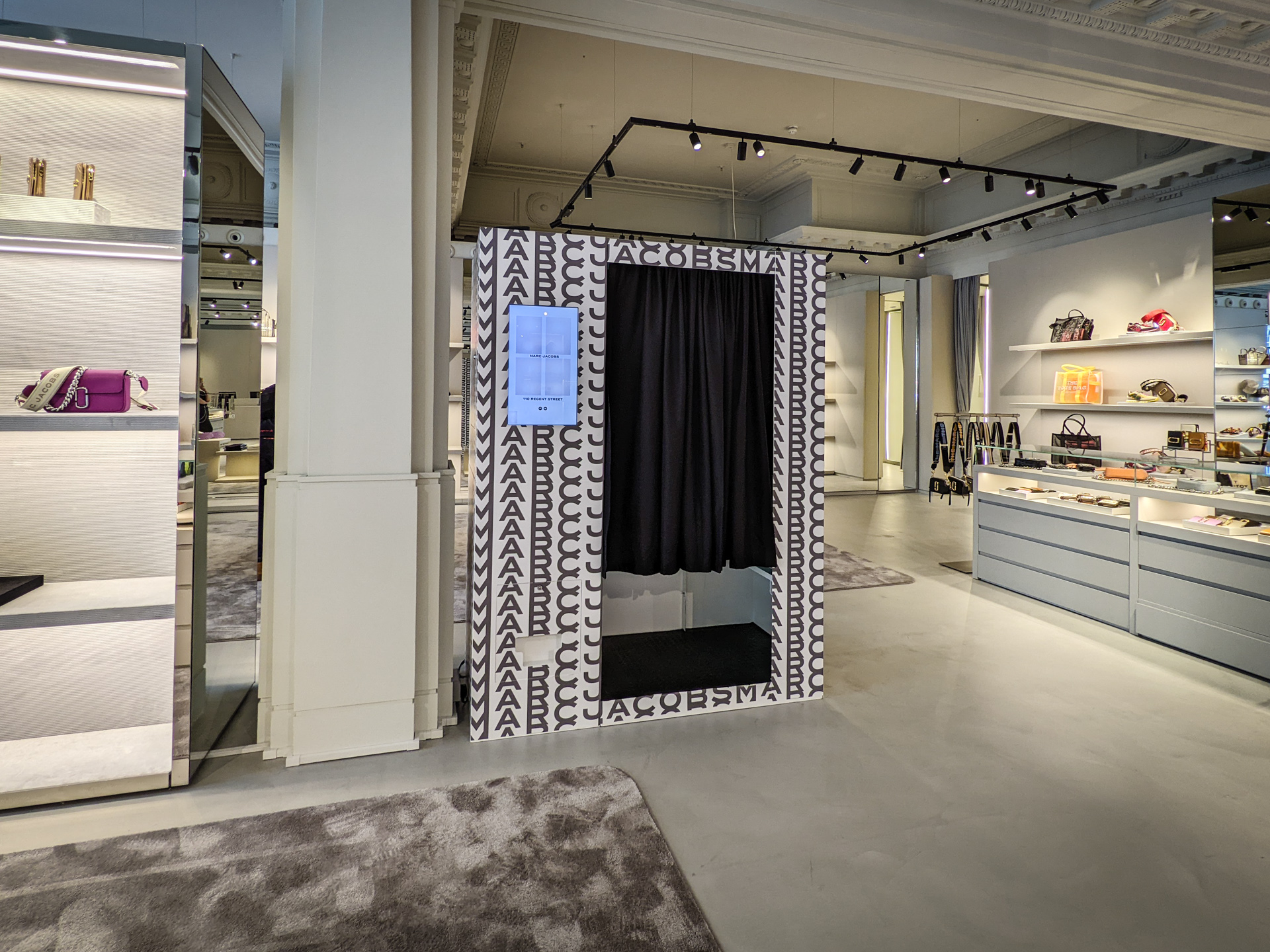 Marc Jacobs Regent Street Classic Photo Booth