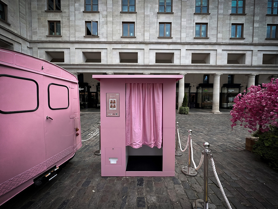Burberry Her Photo Booth Installation