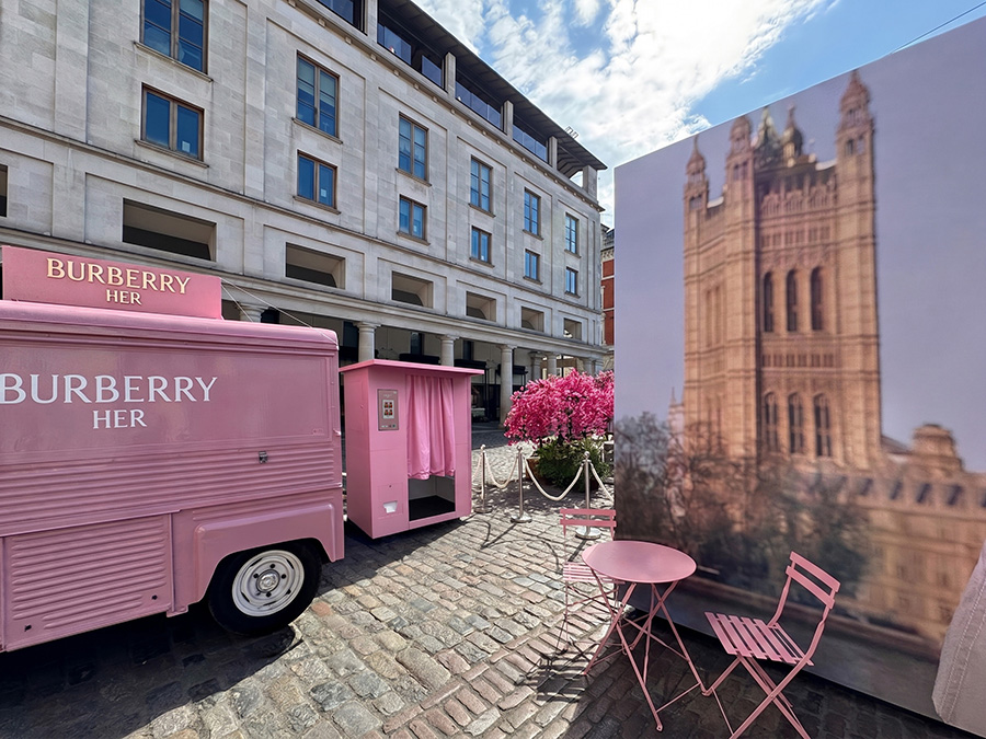 Burberry Her Photo Booth Installation